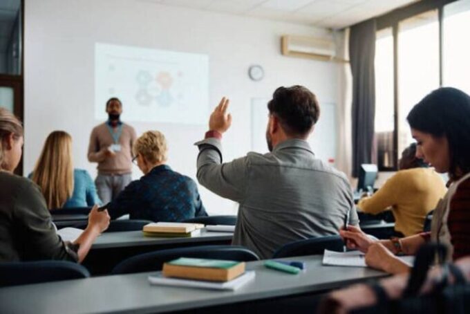 Apakah Ada Sekolah dan Kepelatihan Untuk Menjadi CEO, ini Pembahasannya
